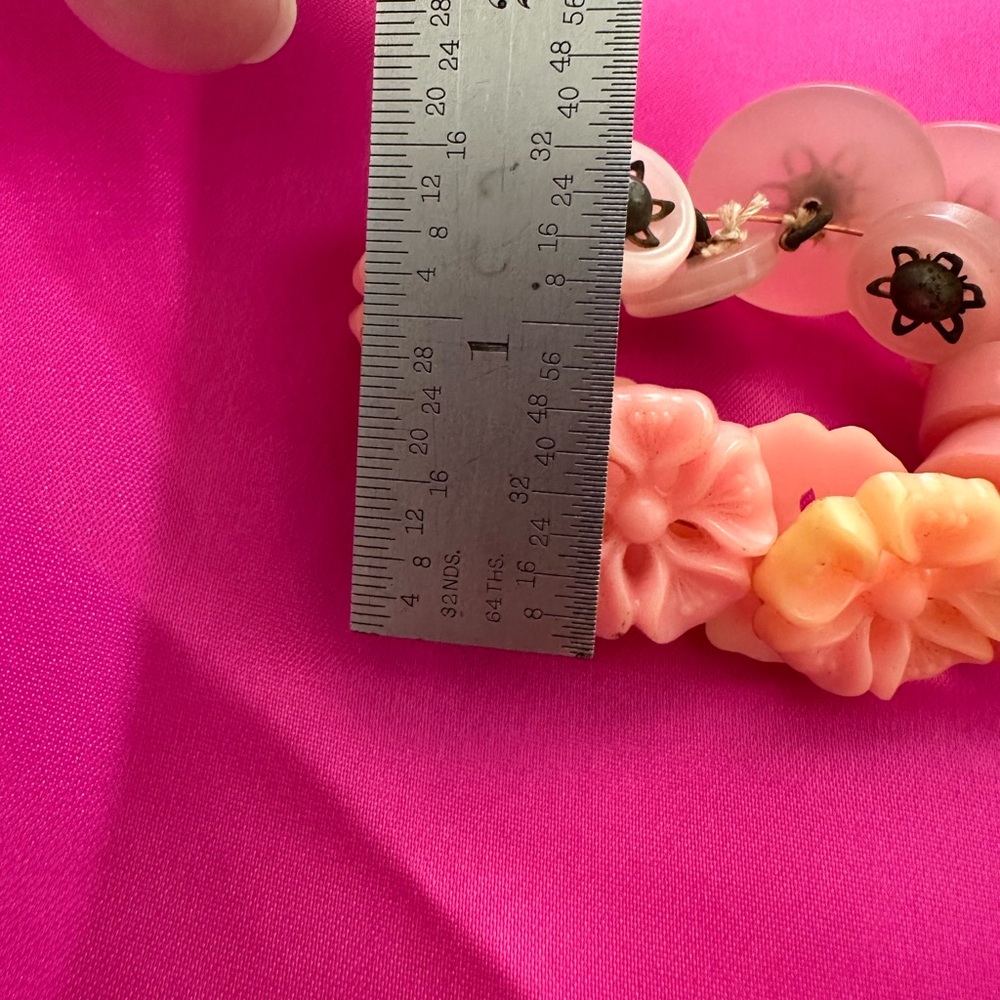 * Bundle 3 for 1 -Vintage Multiple Design Set of 16 Pink Buttons. - Picture 8 of 9